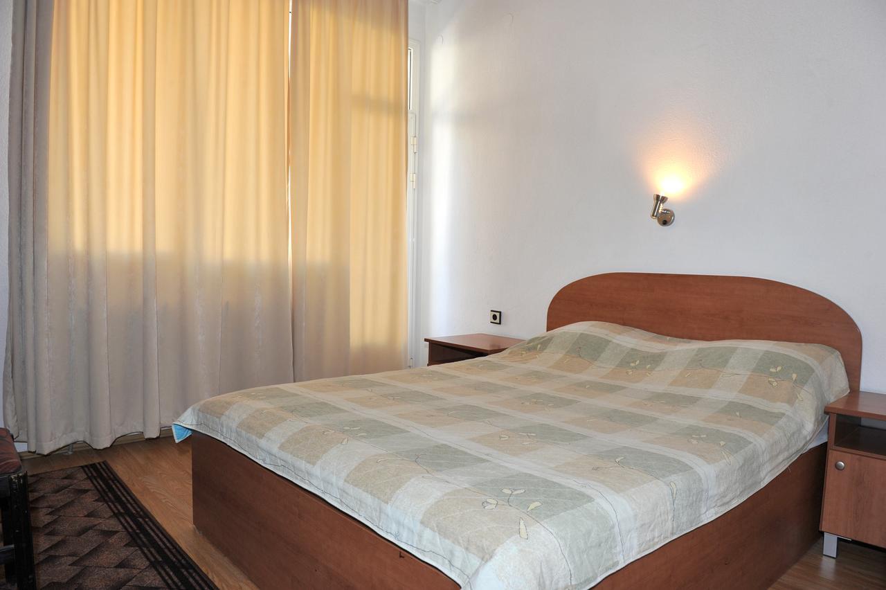 Family Hotel Blazhi Sandanski Exterior photo